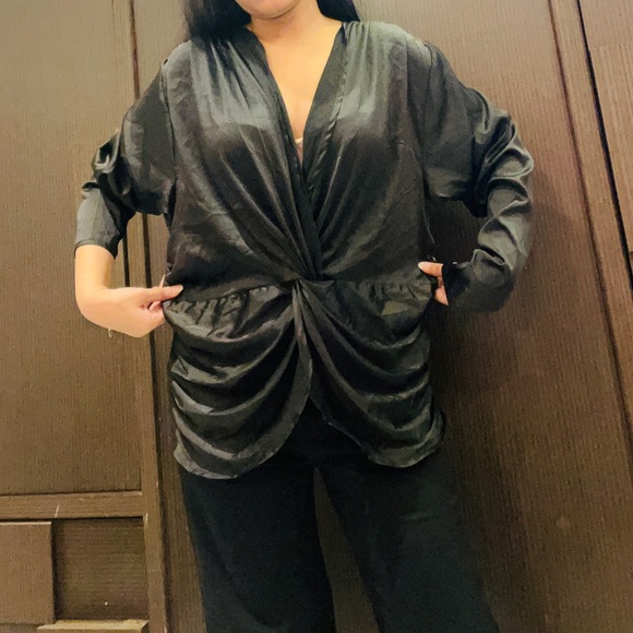 Black satin top like new - Picture 3 of 6